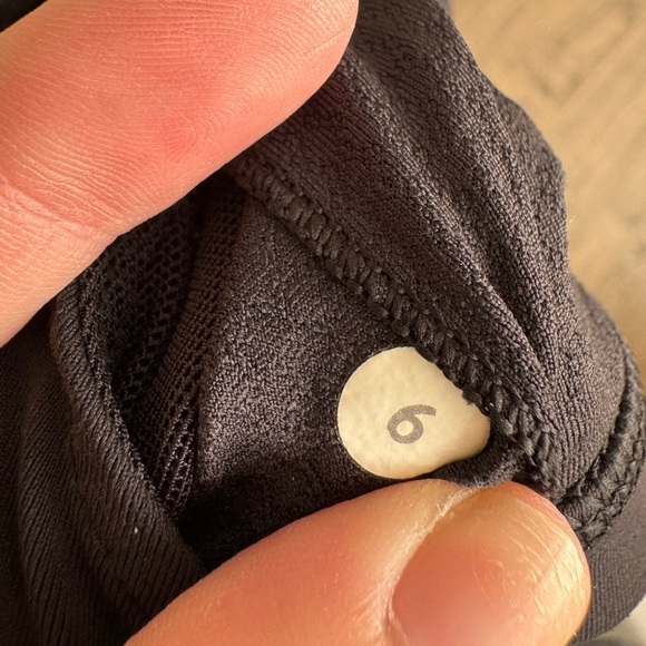 Lululemon Wild Tank-Heathered Black / Black- Size 6 - Picture 5 of 5